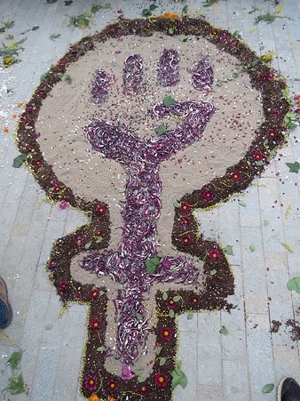 Performance a la plaça de la Independència