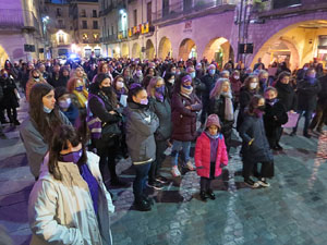 Commemoraci&oacute; del Dia de la Dona 2022 a la pla&ccedil;a del Vi