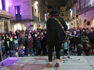 Commemoraci&oacute; del Dia de la Dona 2022 a la pla&ccedil;a del Vi