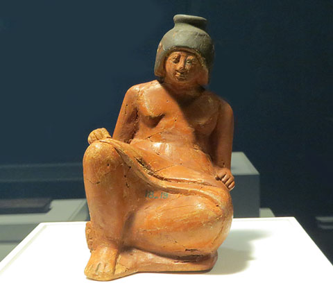 Flasc&oacute; amb forma d'escriba. Cer&agrave;mica. Dinastia XVIII, Ca. 1550-1295 aC