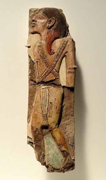 Rajola amb la presentació de presoners libis. Faiança. Dinastia XX, regnat de Ramesses III, Ca. 1184-1153 aC. Tell el-Yahudiya
