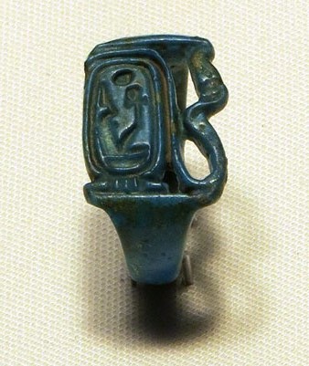 Anell del fara&oacute; Amenhotep III. Faian&ccedil;a, Probablement Dinastia XVIII, regnat d'Amenhotep III, Ca. 1390-1352 aC