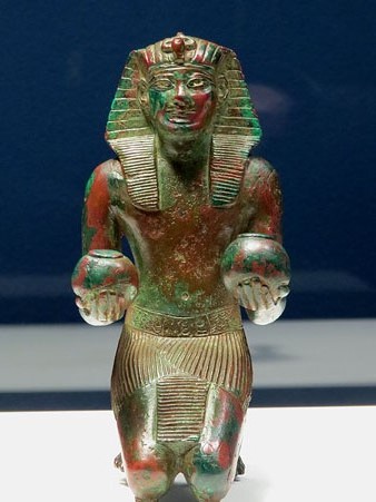 Estatueta del fara&oacute; Tutmosis IV. Bronze. Dinastia XVIII, regnat de Tutmosis IV, Ca. 1400-1390 aC