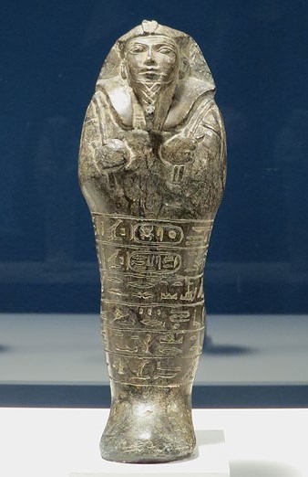 Shabti del rei nubi Senkamanisken. Serpentina. Per&iacute;ode de Napata, regnat de Senkamanisken, Ca. 643-623 aC. Nuri, Sudan