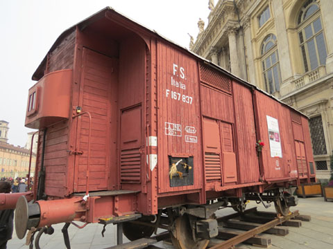 Vagó utilitzat per a la deportació de jueus. Exposició 'Il mondo di Primo Levi. Una strenua chiarezza', Torí, 2015