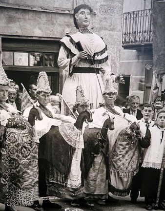 Retrat de gegants i cavallins de la Festa Major de Sant Feliu de Pallerols (detall). 1911-1944