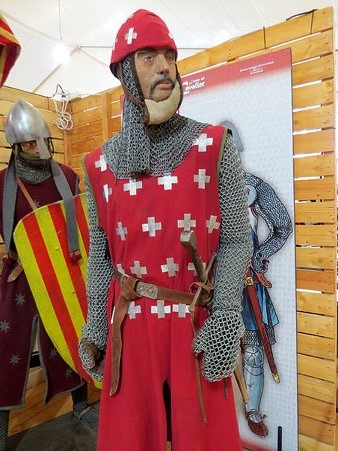 R&egrave;plica d'armadura del segle XIV. Alma Cubrae