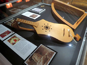 Exposició 'Despertant instruments adormits' a la Casa de Cultura de Girona