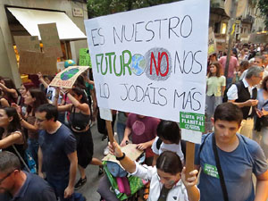 Manifestaci&oacute; contra el canvi clim&agrave;tic organitzada per Fridays for Future i Revoluci&oacute; o Extinci&oacute;