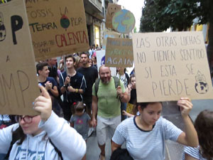 Manifestaci&oacute; contra el canvi clim&agrave;tic organitzada per Fridays for Future i Revoluci&oacute; o Extinci&oacute;