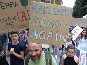 Manifestaci&oacute; contra el canvi clim&agrave;tic organitzada per Fridays for Future i Revoluci&oacute; o Extinci&oacute;