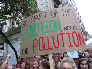Manifestaci&oacute; contra el canvi clim&agrave;tic organitzada per Fridays for Future i Revoluci&oacute; o Extinci&oacute;