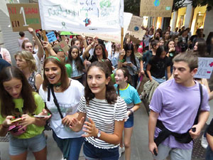 Manifestaci&oacute; contra el canvi clim&agrave;tic organitzada per Fridays for Future i Revoluci&oacute; o Extinci&oacute;