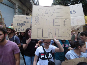 Manifestaci&oacute; contra el canvi clim&agrave;tic organitzada per Fridays for Future i Revoluci&oacute; o Extinci&oacute;