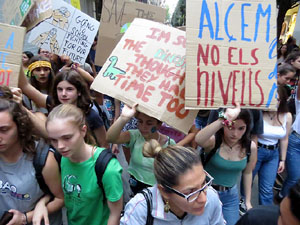 Manifestaci&oacute; contra el canvi clim&agrave;tic organitzada per Fridays for Future i Revoluci&oacute; o Extinci&oacute;