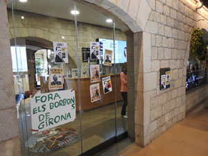 Manifestació contra l'acte de la Fundació Princesa de Girona