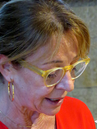 La guardonada Gemma Garcia de la Llibreria Vitel·la durant el seu parlament