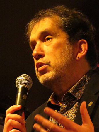 L'escriptor Joan-Llu&iacute;s Llu&iacute;s, durant l'acte