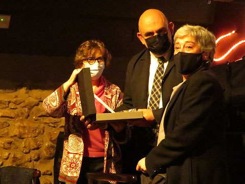 Lliurament del premi a la comunicadora cultural Neus Chord&agrave;