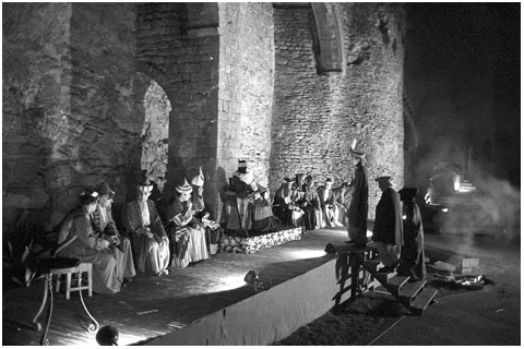 Representació de 'El Pessebre gòtic' al Passeig Arqueològic. 5 de gener de 1970