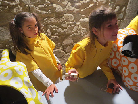 Les portadores dels dragolins durant la presentaci&oacute;