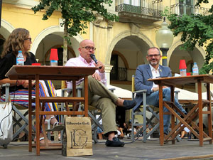 Presentació de 'Así están las cosas' de Gonzalo Boye, Amb Josep Costa, a la plaça de la Independència