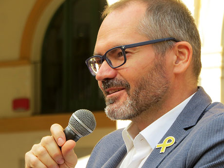 Presentació de 'Así están las cosas' de Gonzalo Boye, Amb Josep Costa, a la plaça de la Independència