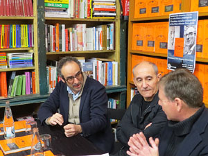 Presentaci&oacute; de 'Cocottes, cazuelas y cacerolas' de Paco P&eacute;rez i Salvador Garcia-Arb&oacute;s amb Abraham Simon, a la Llibreria Geli