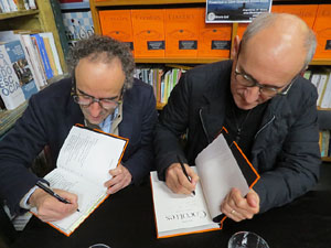 Presentaci&oacute; de 'Cocottes, cazuelas y cacerolas' de Paco P&eacute;rez i Salvador Garcia-Arb&oacute;s amb Abraham Simon, a la Llibreria Geli