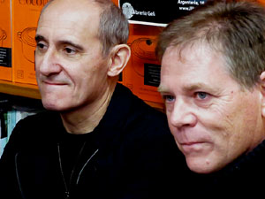 Presentaci&oacute; de 'Cocottes, cazuelas y cacerolas' de Paco P&eacute;rez i Salvador Garcia-Arb&oacute;s amb Abraham Simon, a la Llibreria Geli