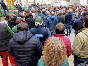 Protesta dels pagesos gironins amb una tractorada pel centre de la ciutat