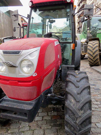 Tractor a la plaça de Pompeu Fabra