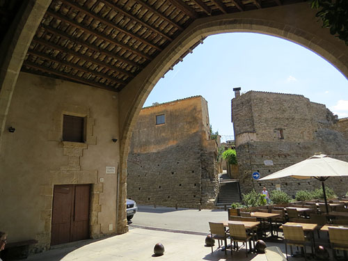 Pòrtic comunal de la Llotja, dels segles XIV-XV