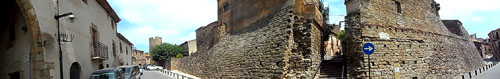 Panoràmica de les muralles i la llotja d'Ullastret