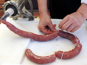 Fira del Porc FIPORC 2016. Elaboraci&oacute; de greixons, botifarres i carn de perol