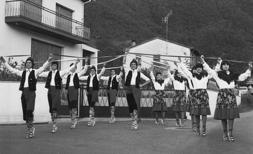 Ball de les Cintes, interpretat per l'esbart Marboreny. 1979