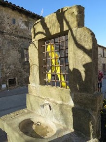 Restes de l'antiga pres&oacute; a la pla&ccedil;a Major