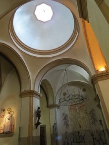 Interior de l'esgl&eacute;sia de Sant Mart&iacute; de Palafrugell