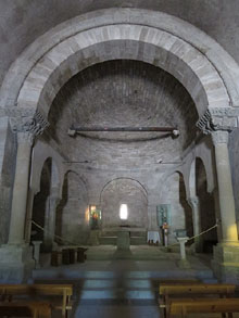 Interior de la nau de Santa Maria de Porqueres