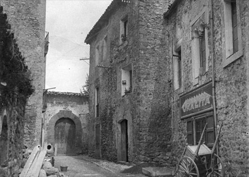 Carrer i façana del Palau Abacial de Sant Joan de les Abadesses, 1929