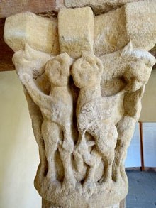 Capitell. Restes del claustre romànic del monestir