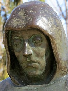 Detall del monument a Sant Salvador d'Horta al parc que li és dedicat