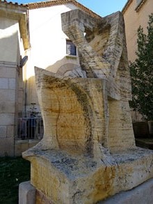 Monument a Salvador Espriu. Escultura de Josep Maria Subirachs