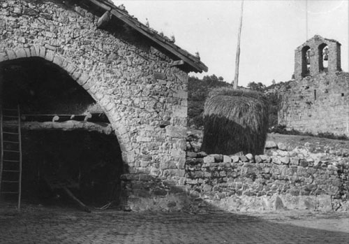 Cabanya de La Torra de la Vall del Bac i l'esgl&eacute;sia. 1931