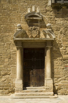 Porta principal del castell de la Bisbal d'Empord&agrave;