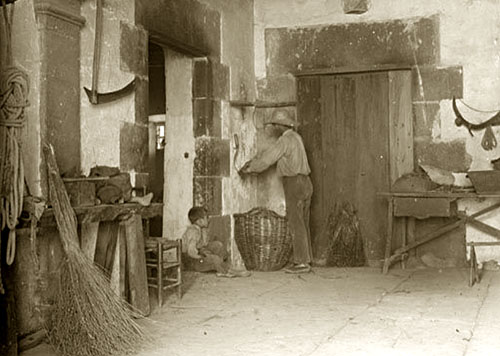 Interior de la masia el Sol&agrave; a Ribes de Freser. 1888-1905