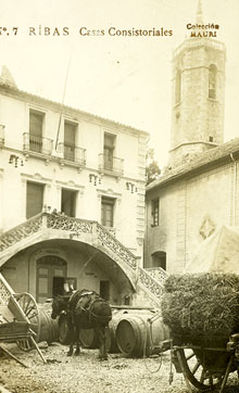Fa&ccedil;ana de l'Ajuntament i l'edifici de Correus i Tel&egrave;grafs de Ribes de Freser. 1900-1926